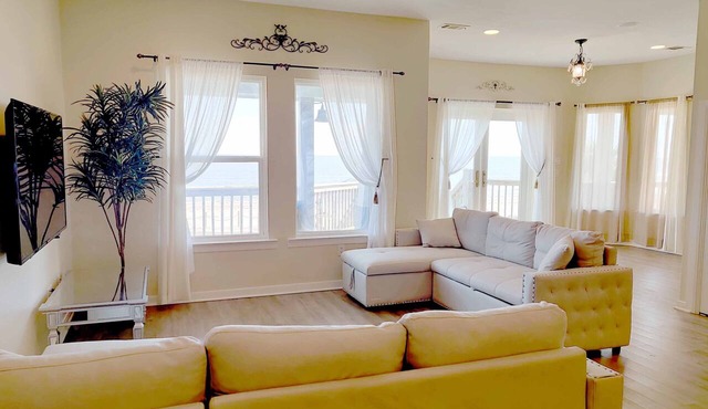 Beauty and the Beach™ Lighthouse - Amazing Romantic Getaway and a Wedding Venue