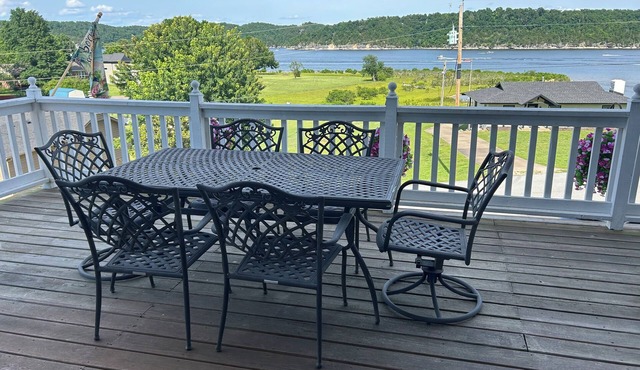 Beaver lakeview home with indoor pool.Boat launch and swim area in neighborhood.
