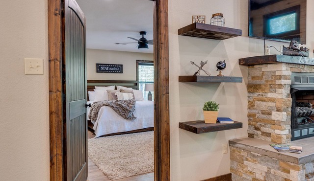 Bent Tree Cabin, on Private 12.5 Acres + Hot Tub
