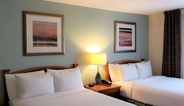Best Place to Enjoy! Kid-friendly Accommodation w/Free Breakfast! Pool Onsite!