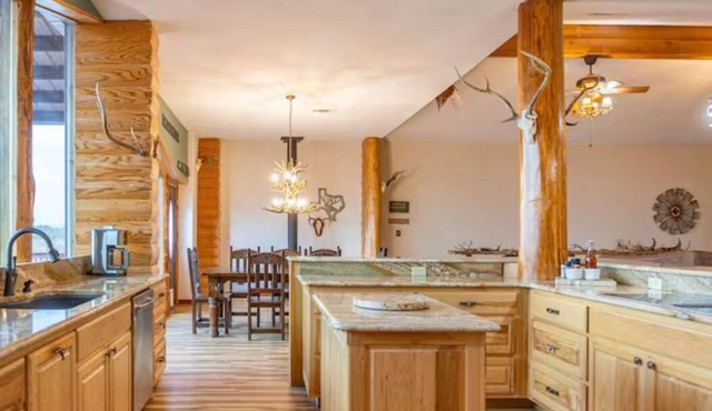 Big House Cabin in Exotic Ranch