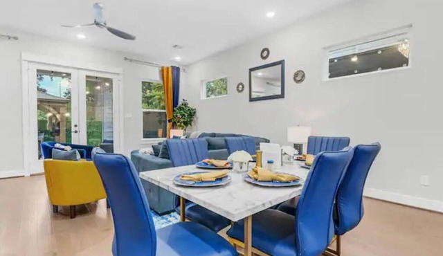 Blue Villa 3BR 3.5 Bath Downtown |MedCenter|HotTub