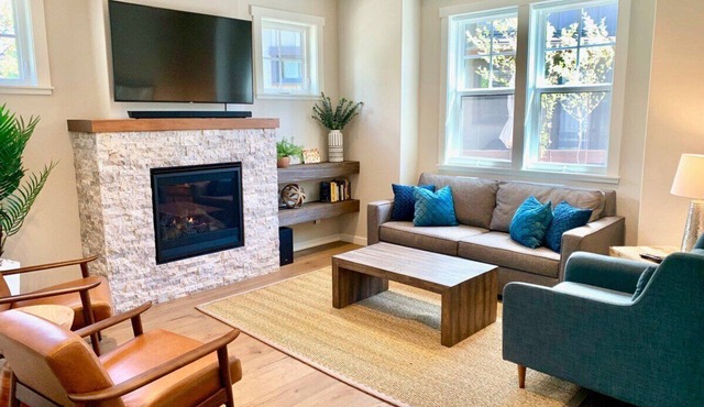 Bluebird Day - River Trail House, Enjoy a cozy retreat in Bend, OR. in Bend