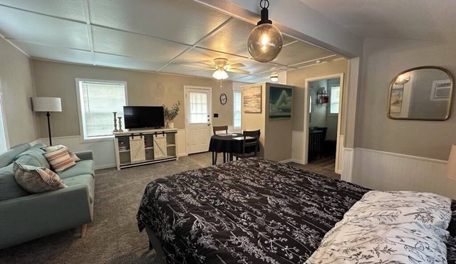 Bluebonnet Cottages by the Lake - Cabin 6