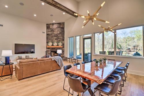 Boat Dock & Slip: Riverfront Home in Heber Springs
