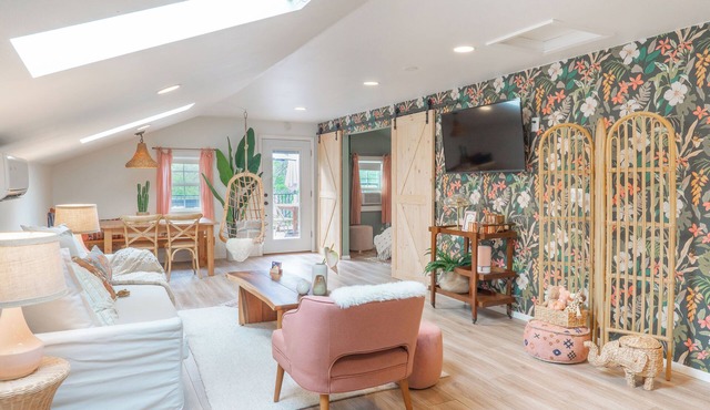 Boho Guest House w/Large Patio - Close to Apple, Domain, & Q2 Stadium
