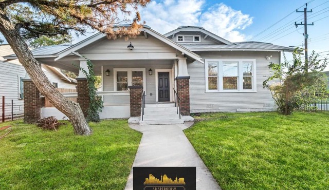 Bold Bright 4BR3.5FULL BATHS Near Riverwalk Dtown