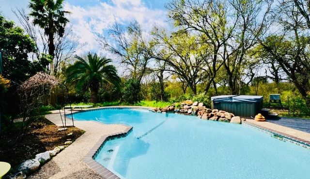 Botanical & Wildlife Paradise w/POOL & HOT TUB!