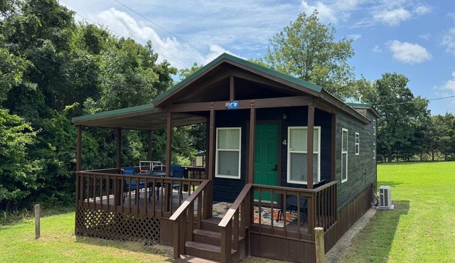 Boulder Ridge Cabin 4: Thunder Road - Newly Renovated Tiny Cabin Escape in Checotah