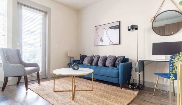 Boulevard Stays Dashing King 1 BR Suite Pool, Parking Gym M