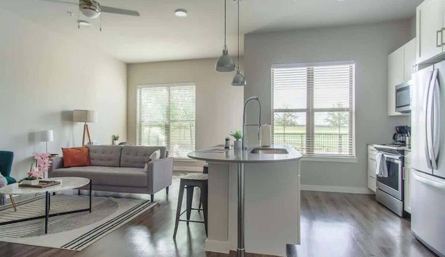 Boulevard Stays Luxury 1BR King Suite Pool Gym Parking - B