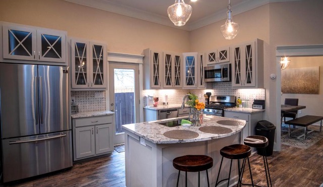 BRAND NEW Large Impressive House Near Downtown!