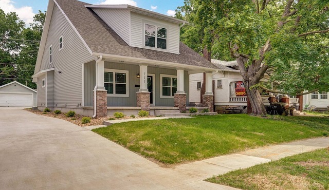 Brand NEW Spacious 5-bedroom house in awesome Springfield near MSU and Mercy in Springfield