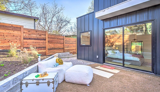 Brand New Stylish 4 BDRM Home W/Pool In DT Austin Near SXSW Top Spots!