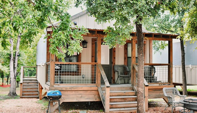 Brand new waterfront Cabin with many amenities: Pool, hot tub & kayaking. - SG15 in Seguin