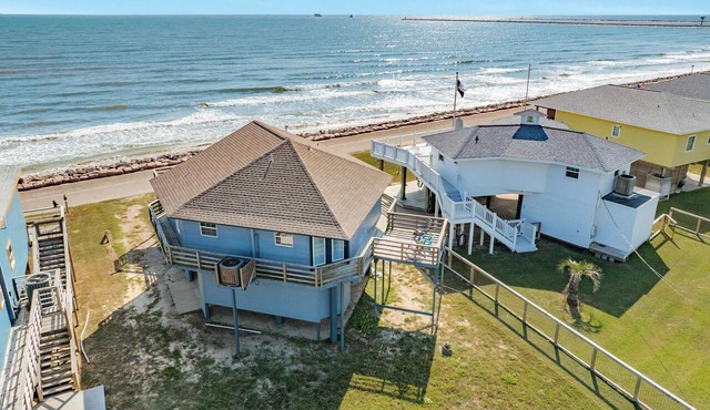 Breakers Edge - Waterfront, 8 Sides of Sunshine! in Surfside Beach