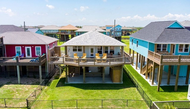 Breeze Easy - Close to beach, fenced yard, cargo lift and more!