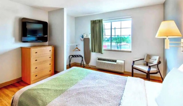 Bright 2 Full Beds Suite w/Kitchenette | Non-Smoking