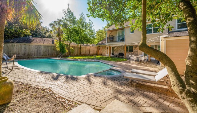 Bright and Spacious Home for w/ POOL (30+ Nights)