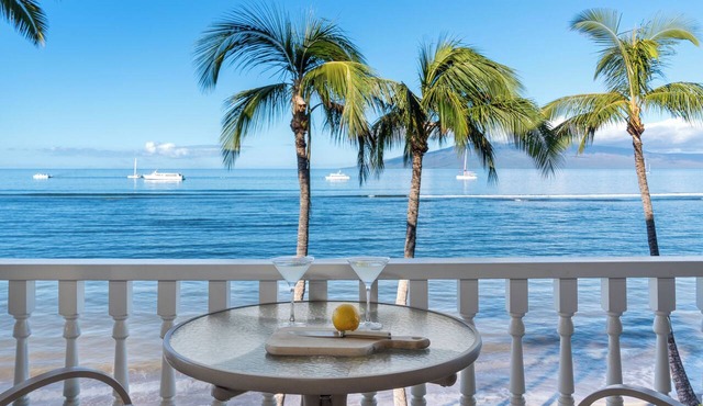 Bright Corner Oceanfront Unit with Stunning Sunsets in Lahaina