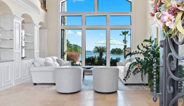 Bring Your Boat! Luxe Lakefront ☀Pool☀Hot Tub☀Dock ☀ Close to Restaurants