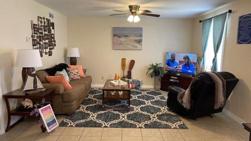 Broadview Lovely Apt Close to Beaches