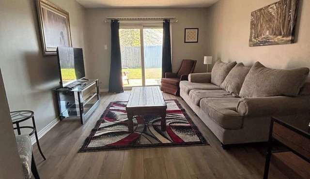 Bryant #B - 2 Bedroom/1 Bath Apartment