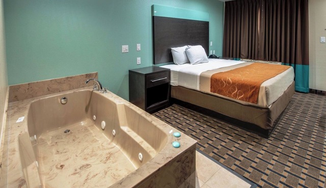 Budget-friendly Accommodation | Room w/Hot-tub and Free Breakfast