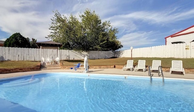 Budget-friendly Room with Free Continental Breakfast | Near Decatur Square