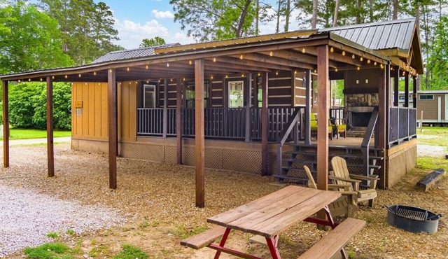 Cabin 11 · Waterfront Tiny Home with Amazing Views, King Bed, Deck,