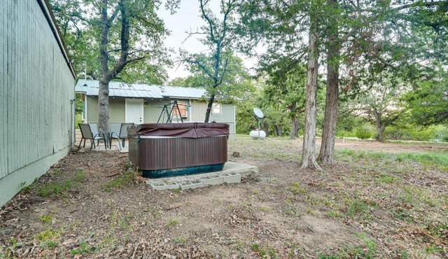 Cabin w/Hot Tub in Valley View: Pets Welcome!