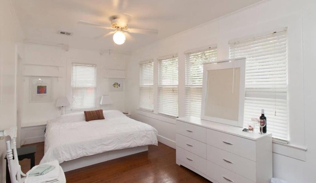 Cajun Stays - Cajun Hostel II - The White Room