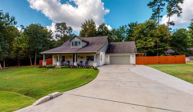 Cape Royale estate by Lake Livingston with pool, marina, & private hot tub