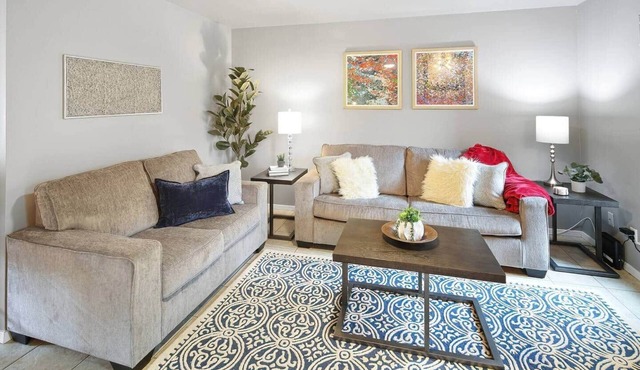 Central Modern Condo 2/2.5