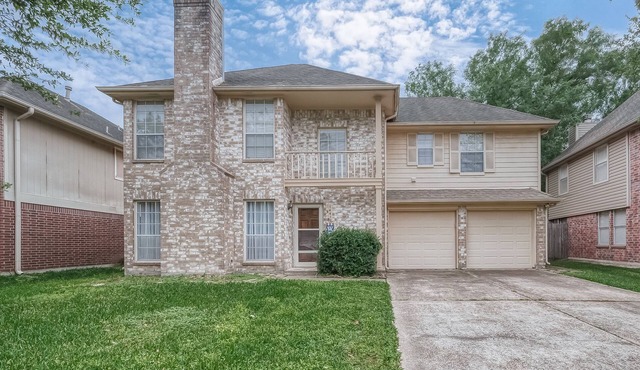Centrally located! Minutes from Bay Brook Mall and NASA!