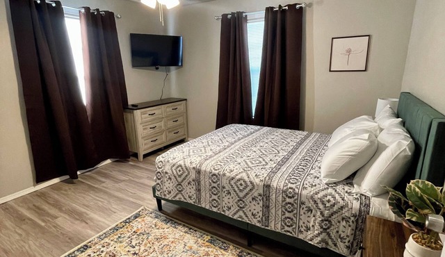 Charismatic and Clean- 2 Bedroom Duplex