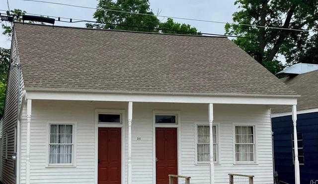 Charming 1-bedroom cottage duplex across from the MS River bluff!