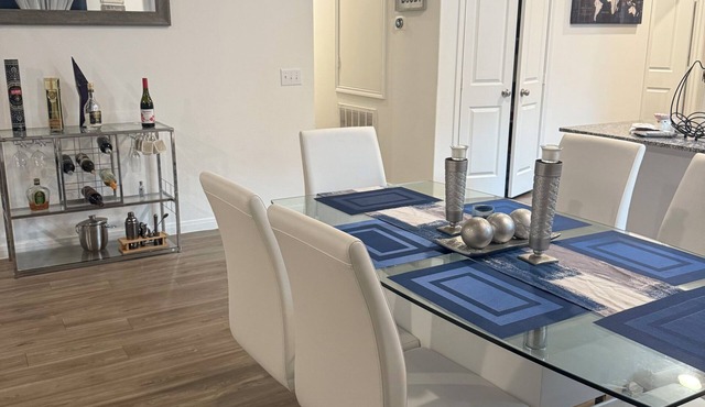 Charming 1-bedroom house with AC in cozy Alvin