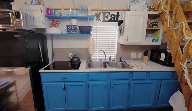 Charming 1-bedroom queen bed cottage in tranquil Jacksonville with AC in Jacksonville