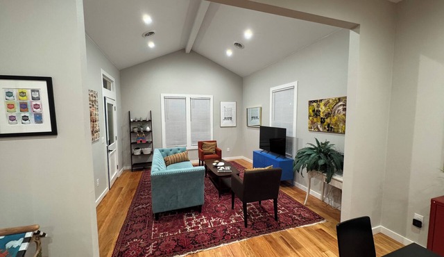 Charming 1-bedroom house in fantastic San Antonio with WiFi, AC