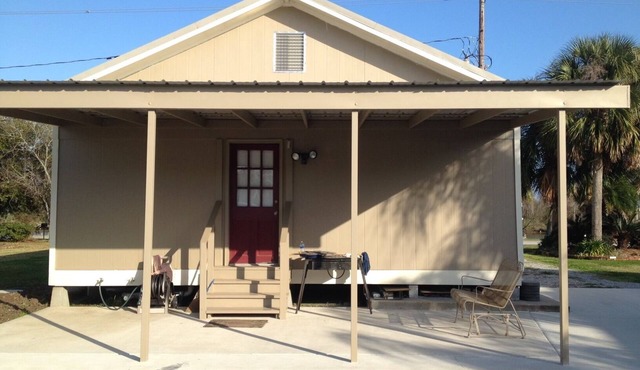 Charming 2-bedroom cottage in cool Chauvin with AC