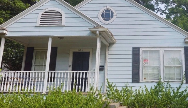 Charming 2-bedroom house near downtown shreveport and bossier city.
