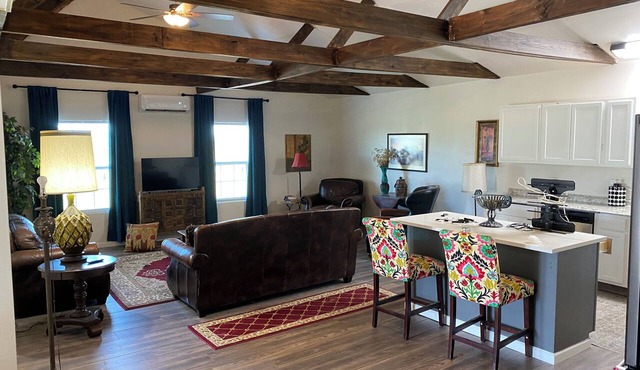 Charming 2-bedroom Ranch House between Bowie and Nocona, with WiFi, AC!