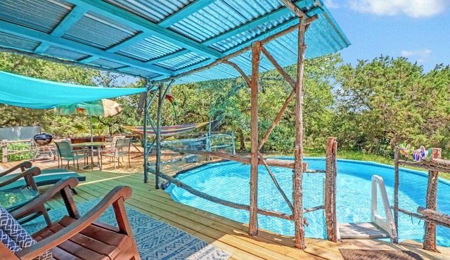Charming 2 bedroom cottage with private pool in the heart of the Texas Hill Coun