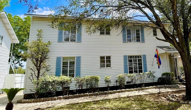 Charming 2 Bedroom! Pet Friendly!