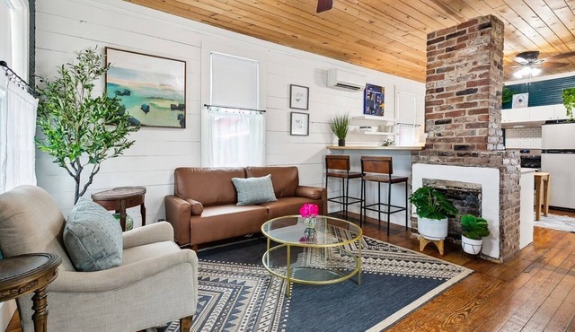 Charming 2 br located near LSU & other amenities. WIFI included. Pet Friendly.