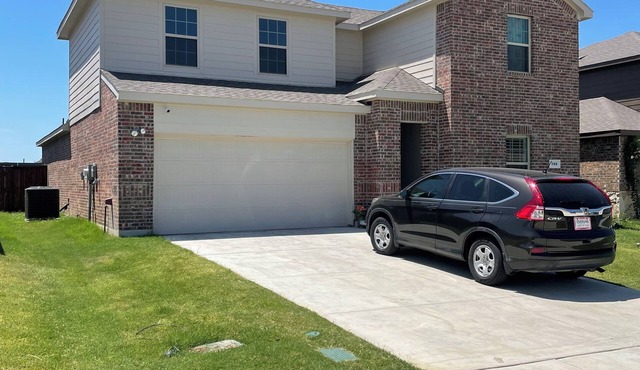 Charming 2 upstairs bedrooms in a private residence shared space Sleeps 2-4.