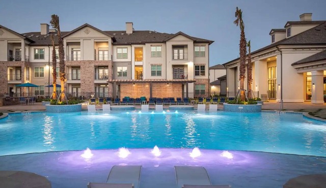 Charming 2BR/2BA Apt with Attached Garage, Pool, Fitness Center & Prime Location