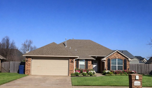 Charming 3-bed house in Mustang. Perfect for families and close to the Airport!