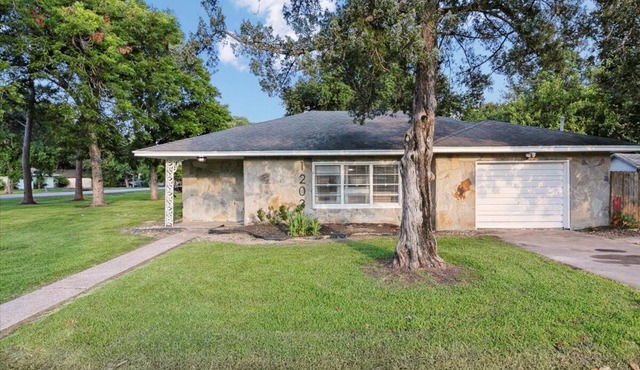 Charming 3 bedroom 2 bath home in Nederland